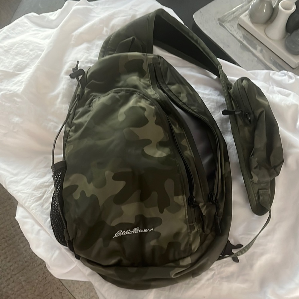 Eddie Bauer NWOTcamo crossbody with multiple pockets and bungee to carry more